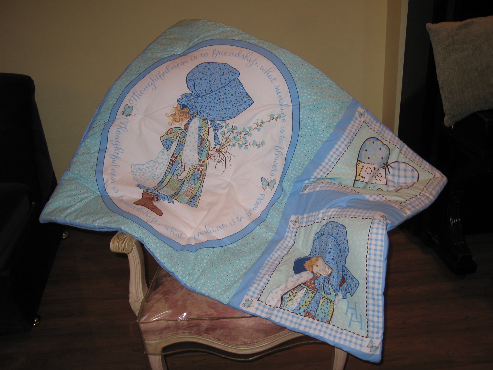Holly Hobby Crib Comforter (com04)